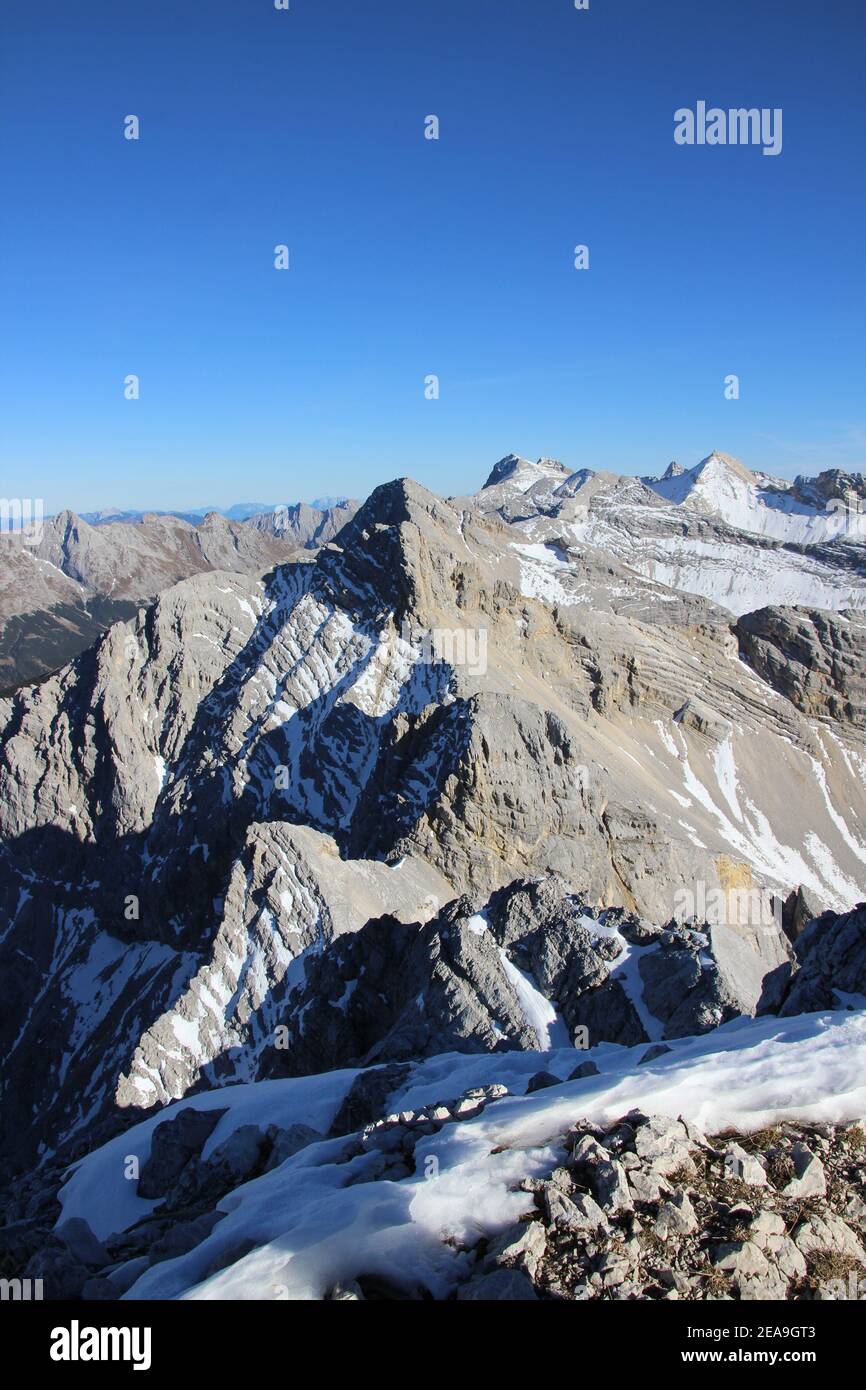 Hike to the Pleisenspitze (2569m), mountain tour, mountain hiking, outdoor, view of the Hinterau-Vomper chain with the small and large Seekarspitze, dkarspitzen and Birkkarspitze Stock Photo