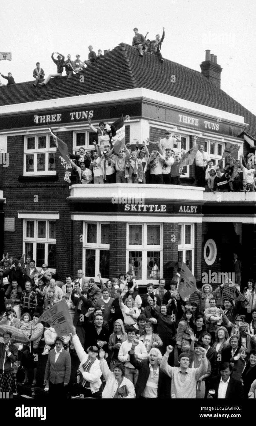 Wolverhampton Wanderers fans at the Three Tuns pub celebrate the Sherpa Van Trophy victory May 30th 1988 Stock Photo