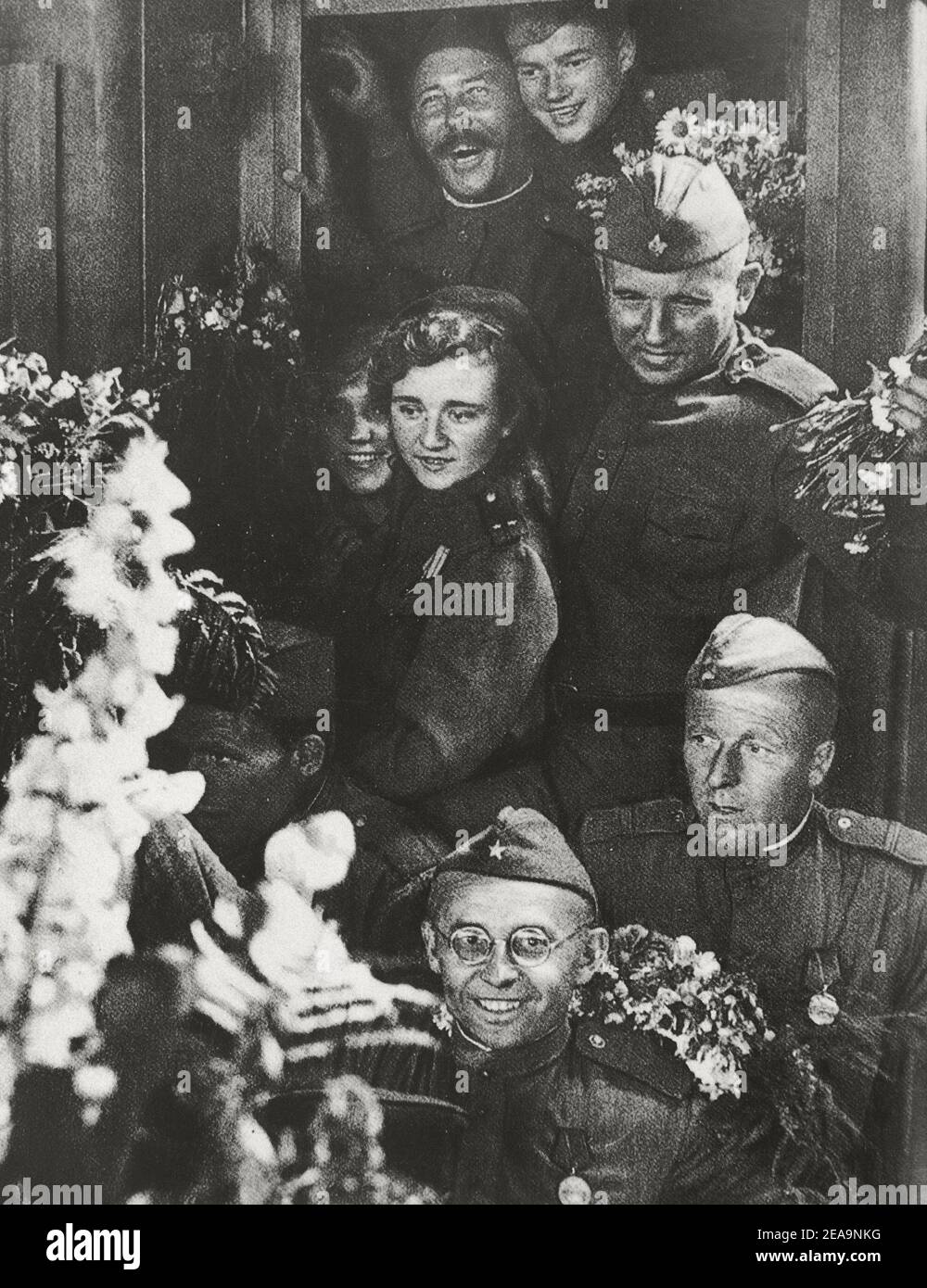 A meeting of the victorious Soviet soldiers at the Belorussky railway station in Moscow in 1945. Stock Photo