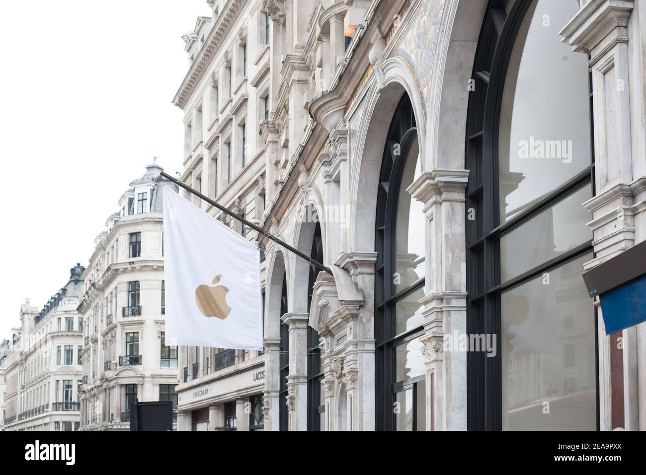 Logo Shop Store Sign Brand Front Retail Retailer Technology Store Gold Traditional modern Flagship Apple, 235 Regent Street, Mayfair, London W1B 2EL Stock Photo