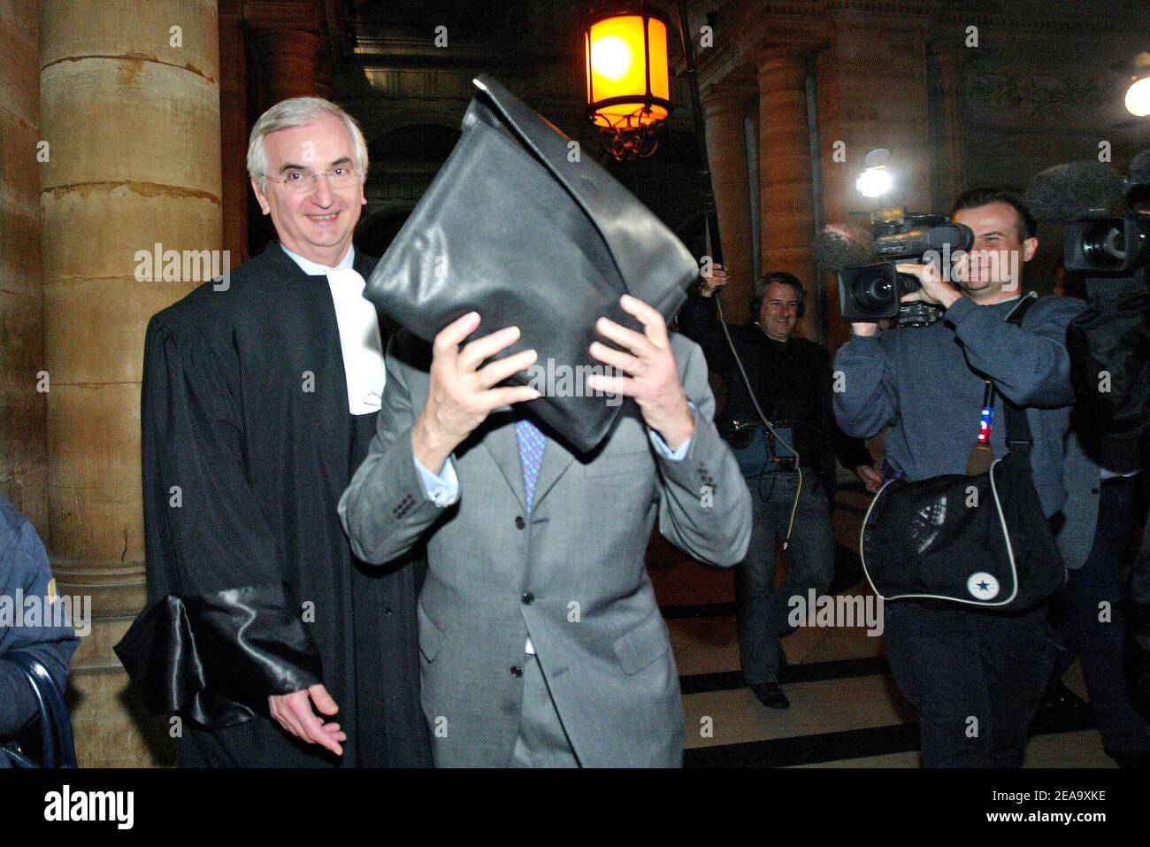 Jean-Charles Marchiani's associate Yves Manuel, arrives to the magistrates' court in Paris, France, on October 3, 2005. Manuel appears with French prefect and former European Parlement member Jean-Charles Marchiani, former right-hand man of the French government for secret missions, for a 1.25 million euro contract signed in the 90's between the French weapon company Giat Industries and the German company Renk. Photo by Mehdi Taamallah/ABACAPRESS.COM Stock Photo