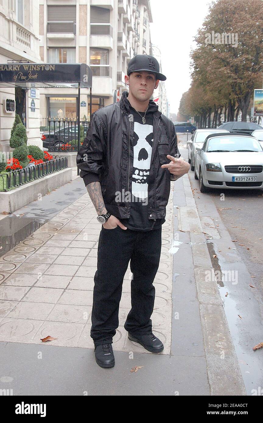 Hilary Duff's boyfriend, U.S. singer Joel Madden from the rock group 'Good  Charlotte', poses on the avenue Montaigne in Paris, France, on October 6,  2005. Photo by Denis Guignebourg/ABACAPRESS.COM Stock Photo -