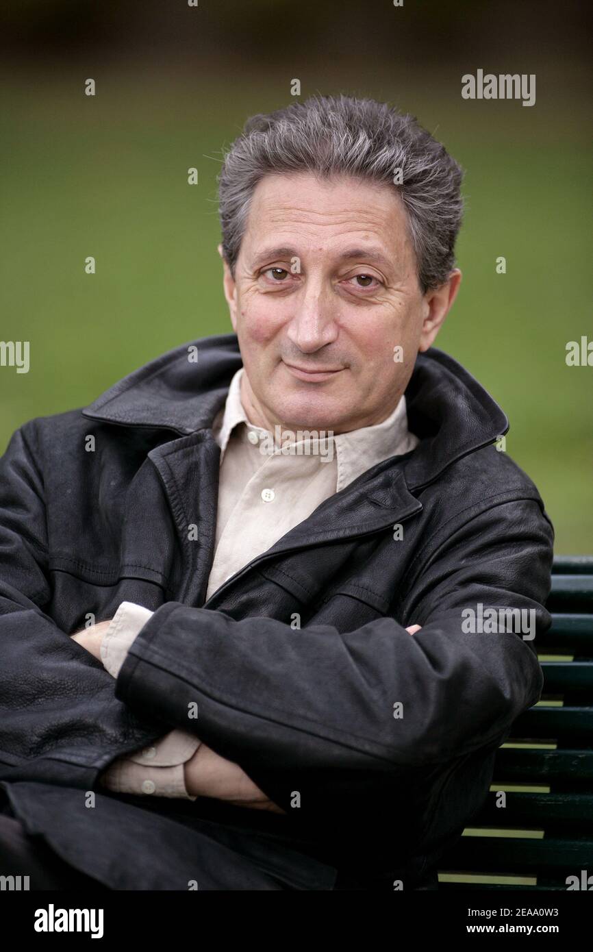 French author, Le Monde Journalist and 2002 Renaudot price, Gerard de Cortanze, poses for our photographer, in Paris, France, on September 29, 2005. Photo by Thierry Orban/Korava/ABACAPRESS.COM Stock Photo