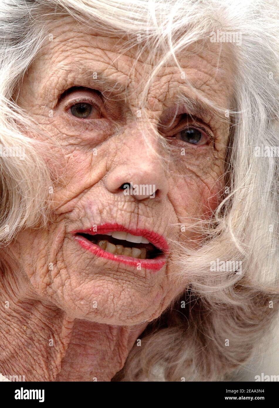 Eunice KennedyShriver unveils the Extra Mile Points of Light
