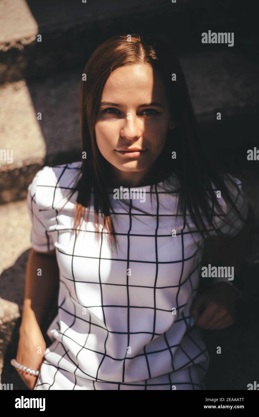 Leaning on his elbows hi-res stock photography and images - Alamy