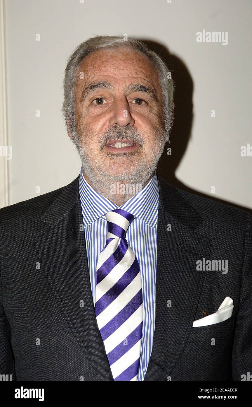 French journalist Jean-Bernard Hebey poses at the premiere of Laurent  Ruquier's play 'Landru' at the Marigny theatre in Paris, France on December  1, 2005. Photo by Giancarlo Gorassini/ABACAPRESS.COM Stock Photo - Alamy