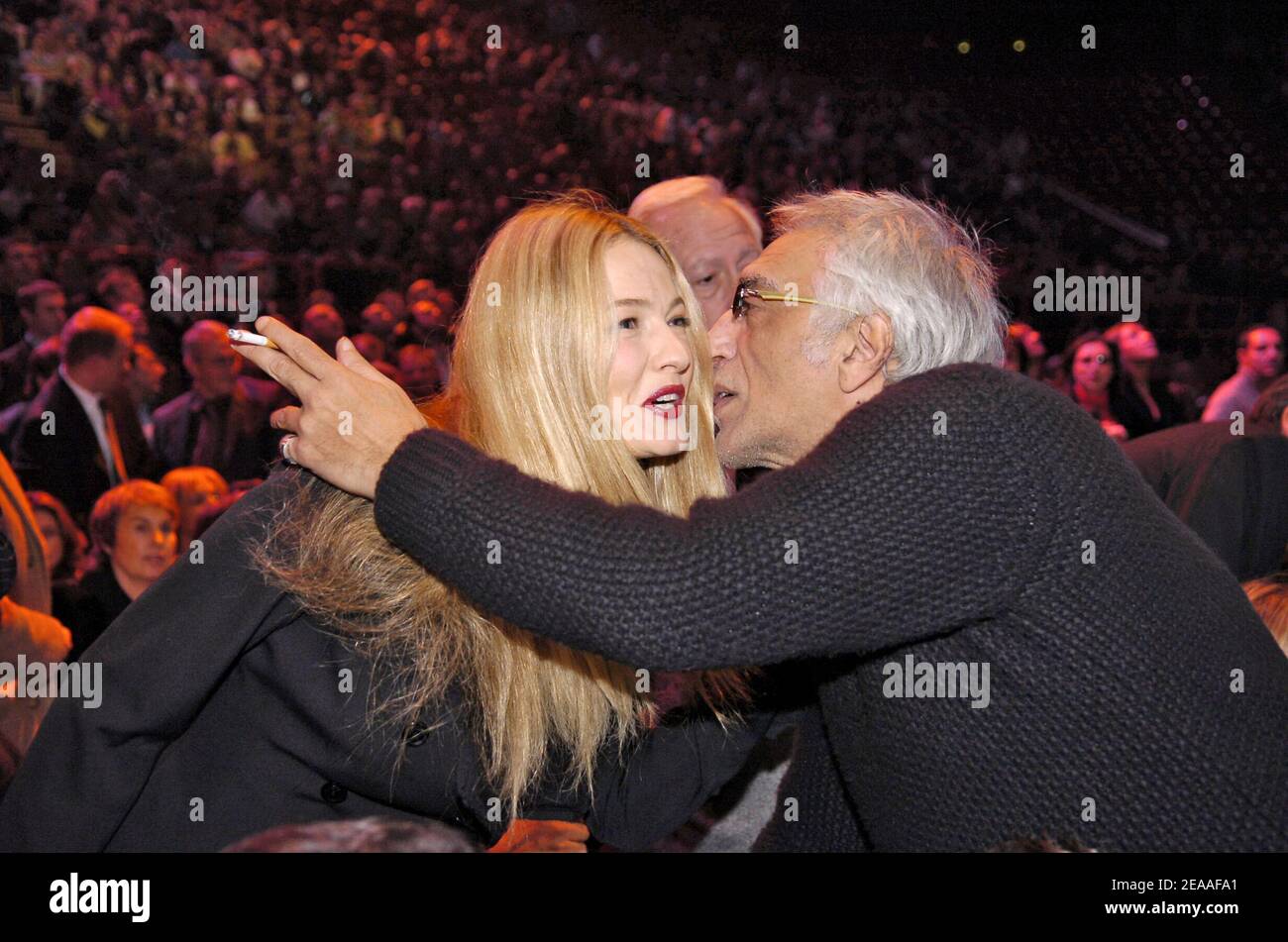 Dutch-born model Karen Mulder and French actor Gerard Darmon hug prior to the boxing fight for the WBA Flyweight title between Frenchman Brahim Asloum and Venezuelan Lorenzo Parra at the Palais Omnisports Paris-Bercy in Paris, France on December 5, 2005. Parra outpoints Asloum to retain his WBA title. Photo by Nicolas Gouhier/CAMELEON/ABACAPRESS.COM Stock Photo
