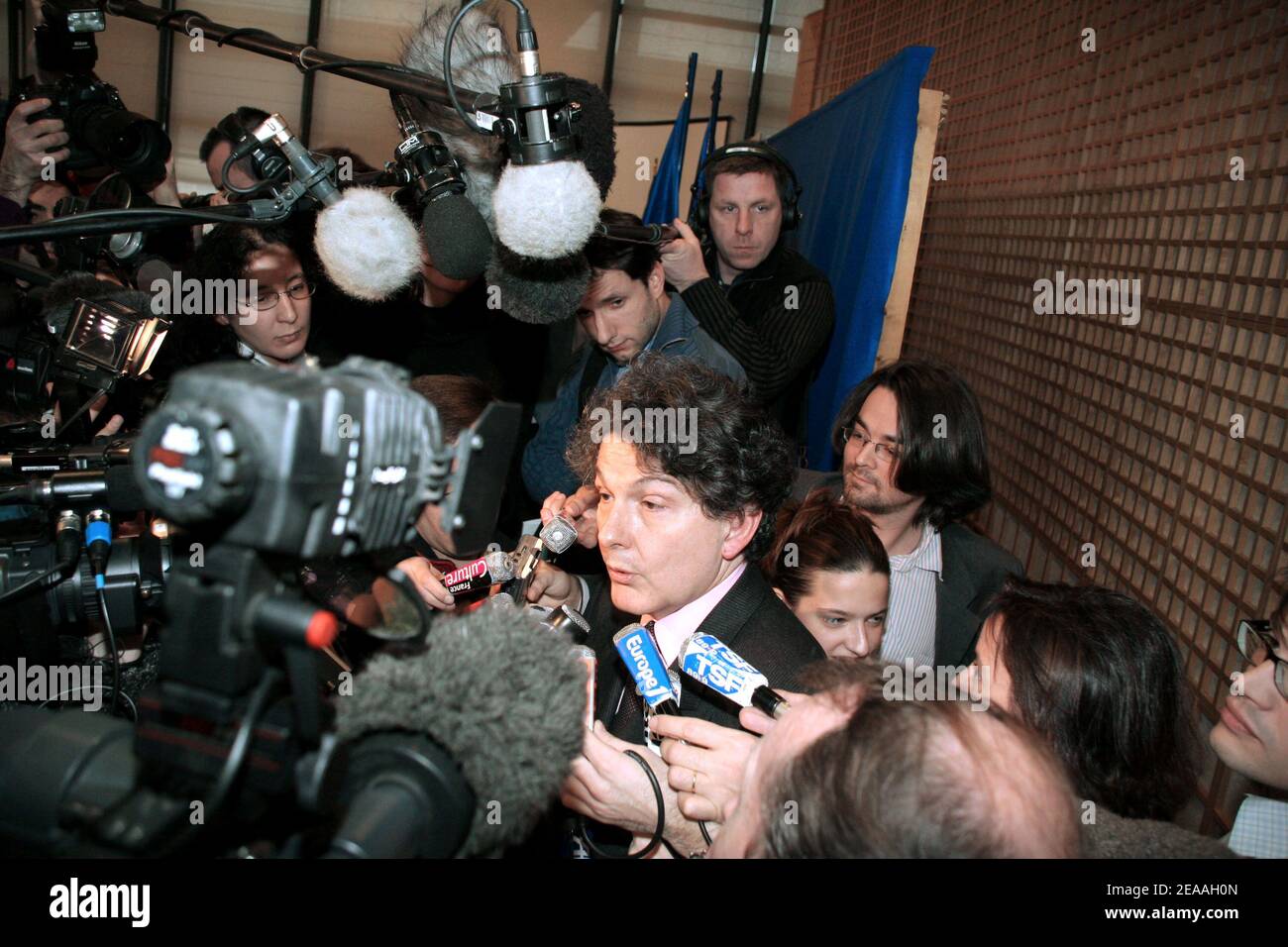 French finances minister Thierry Breton answers the press after BNP Paribas Michel Pebereau delivered a speech, during a press conference on France public debt at finances minister in Paris, on december 14, 2005. Photo by Denis Guignebourg/ABACAPRESS.COM Stock Photo