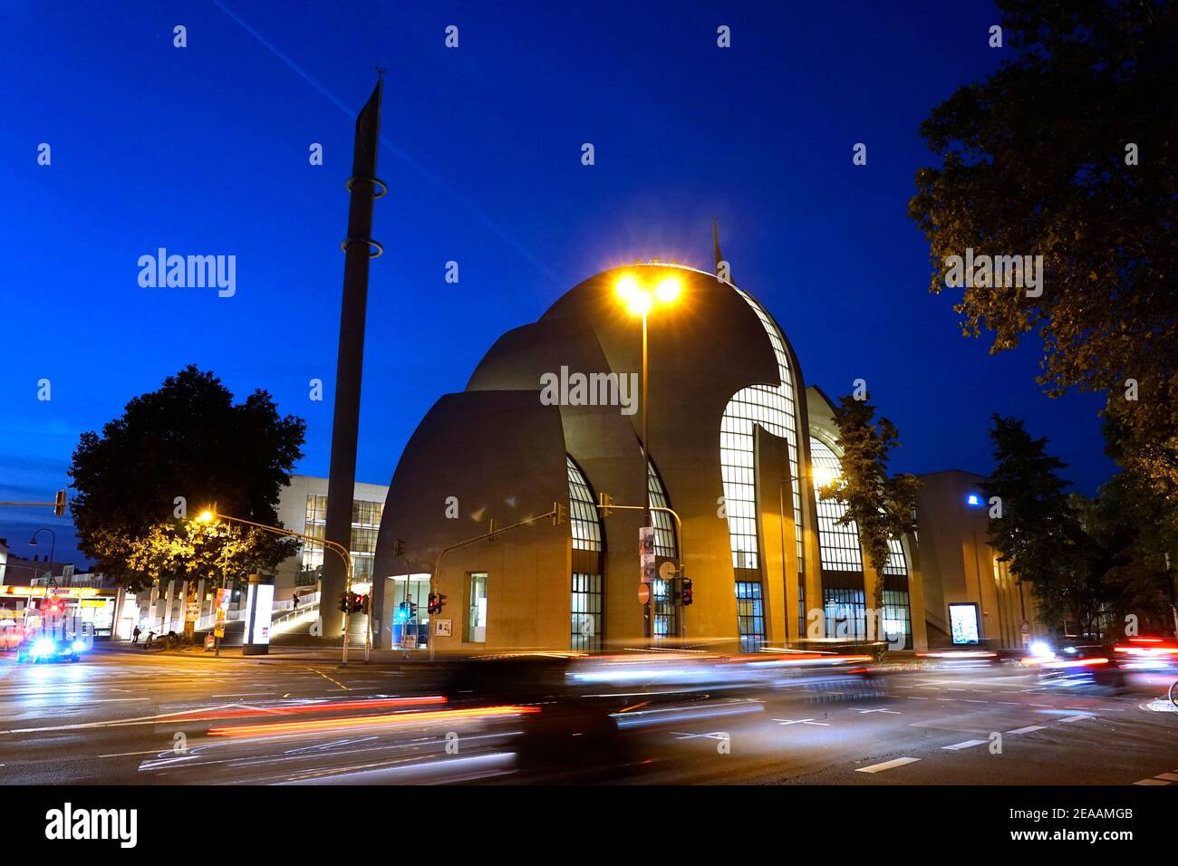 Germany, North Rhine-Westphalia, Cologne, Cologne-Ehrenfeld, DITIB central mosque, traffic, in the evening Stock Photo