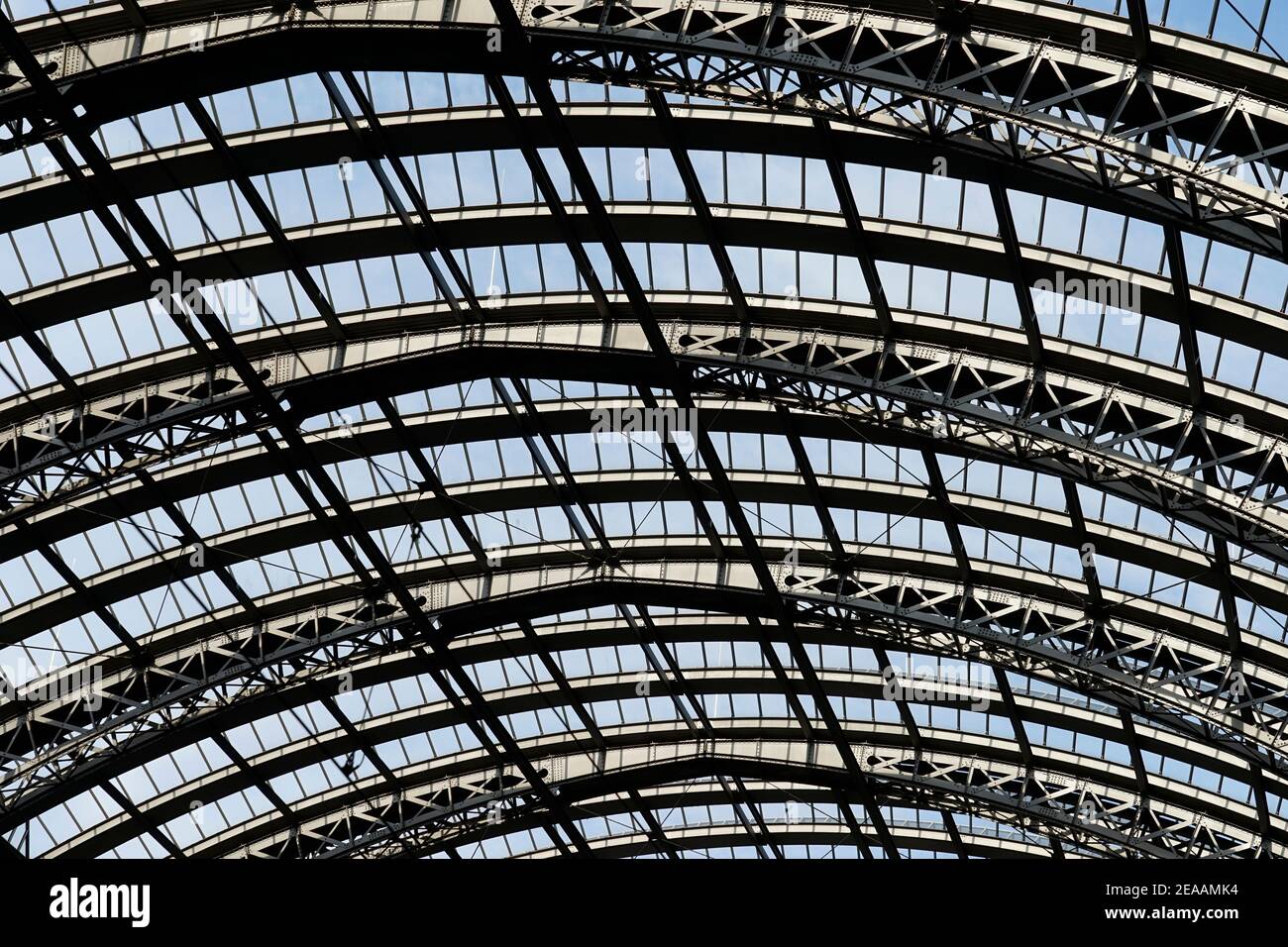 Metal glass roof structure hi-res stock photography and images - Alamy
