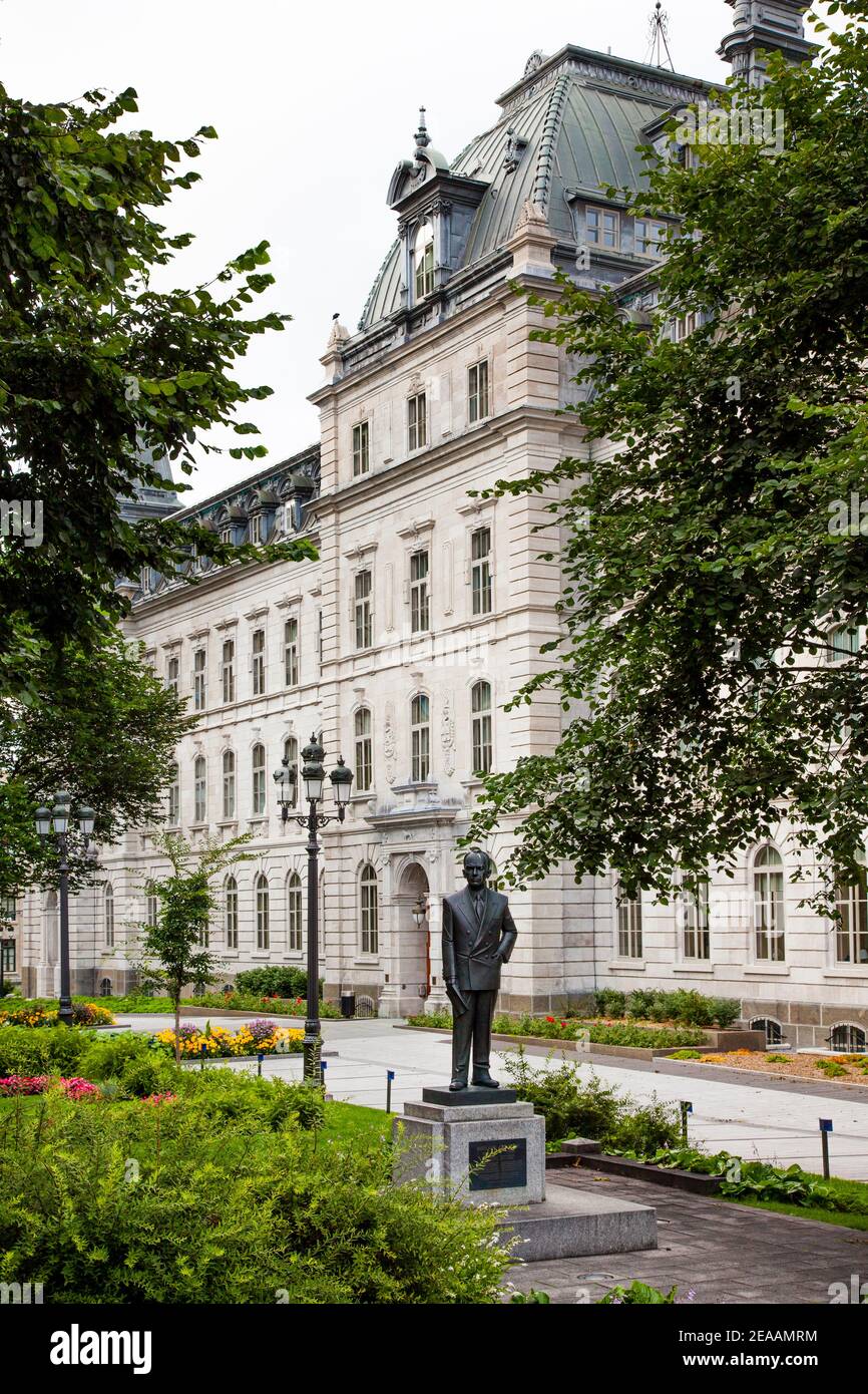 The Quebec Parliament Building with a statue of Adelard Godbout Stock Photo