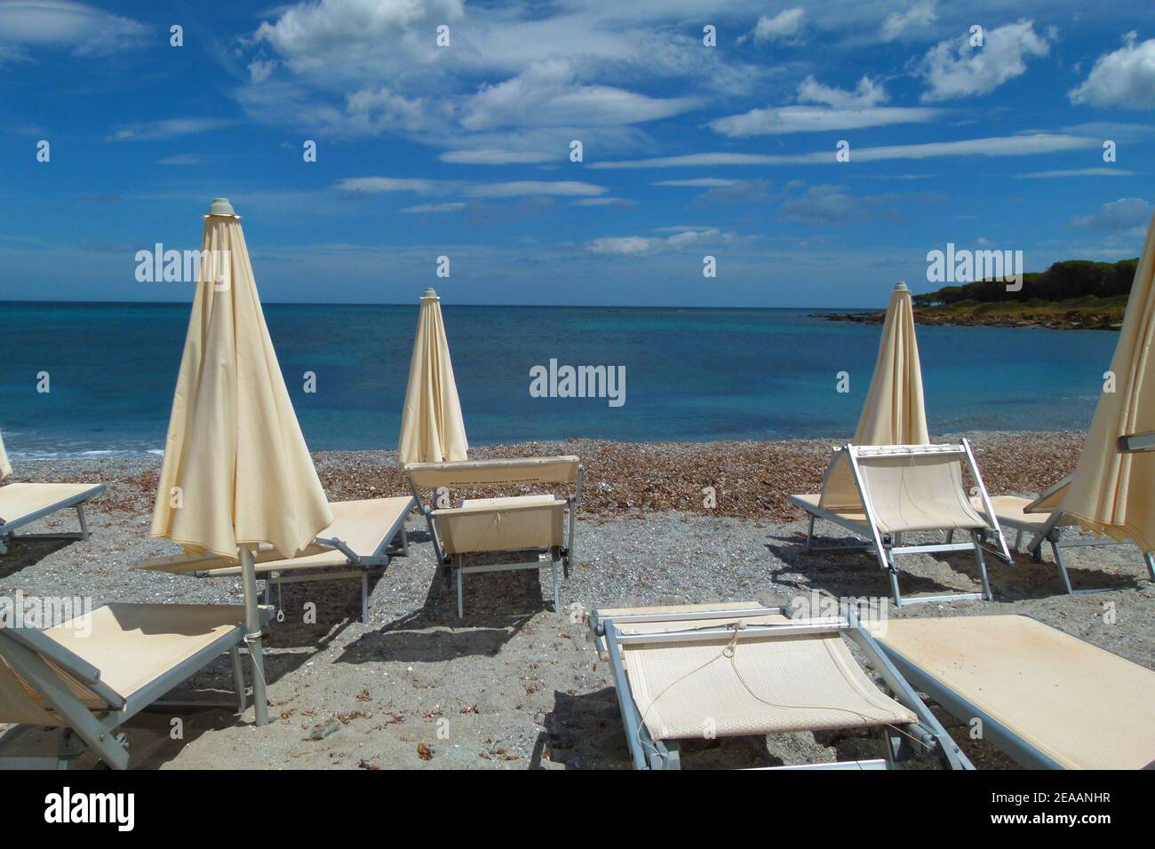 Deck chairs by the sea hi-res stock photography and images - Alamy