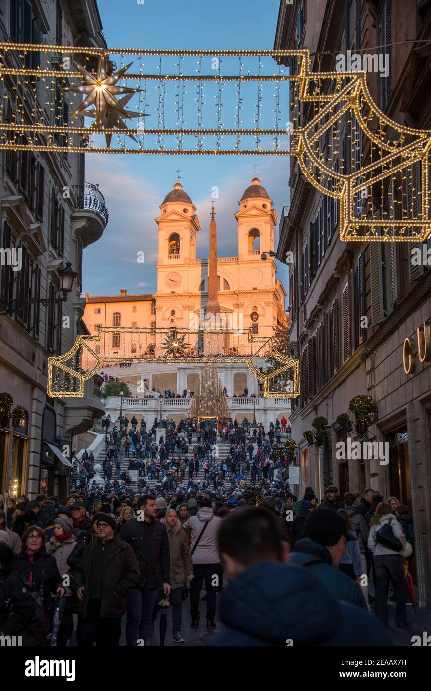 Last rays of sunshine, crowd of people on Spanish Steps, Rome Stock Photo