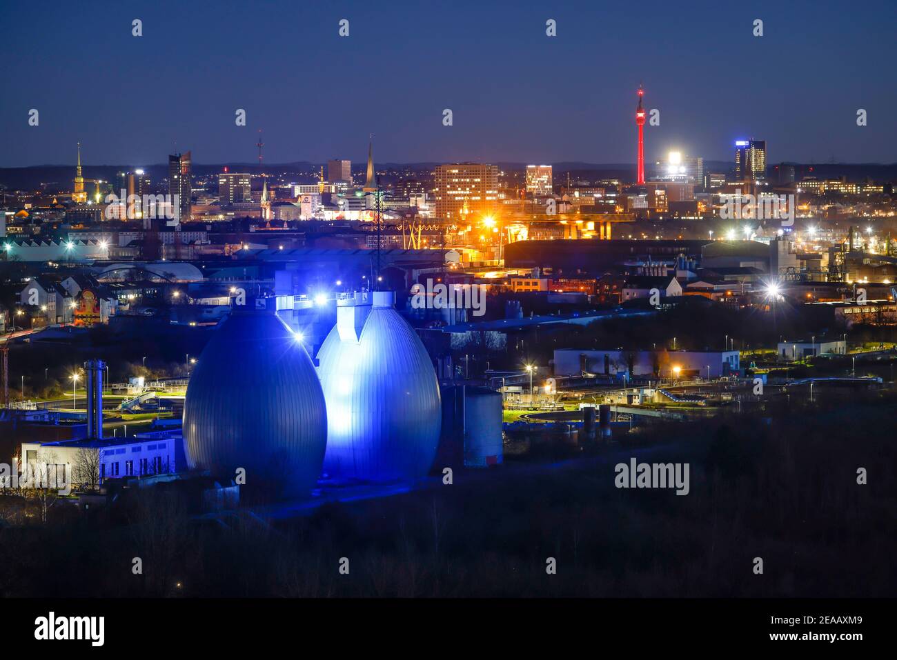 Dortmund, Ruhr area, North Rhine-Westphalia, Germany - city panorama Dortmund, skyline of Dortmund city center, in the back the Florian TV tower and Dortmund U, in front digestion towers of the Emscher sewage treatment plant Dortmund Deusen, the sewage treatment plant is now receiving a 4th purification stage, which also frees the treated sewage from drug residues . Stock Photo