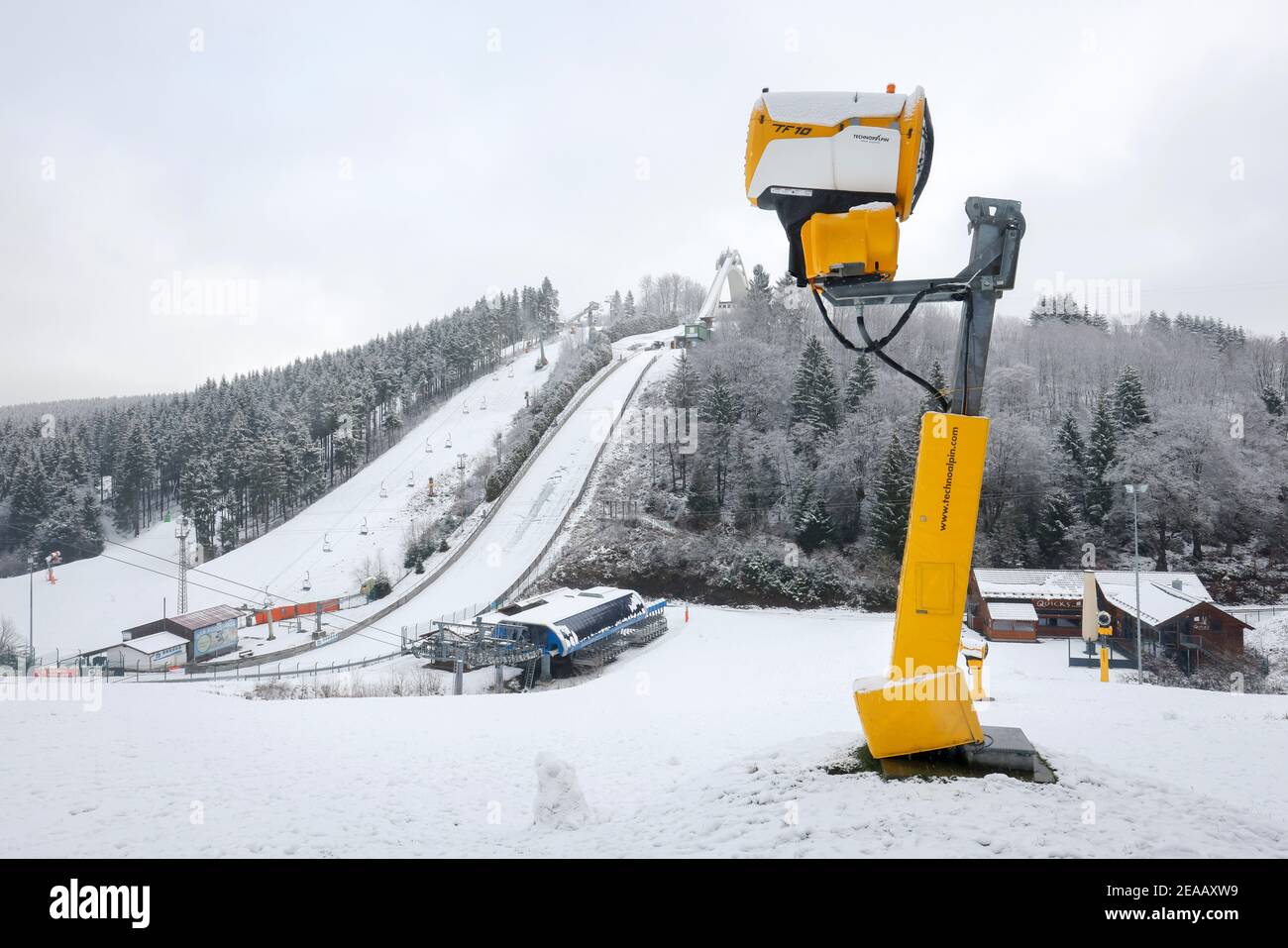 December 07, 2020, Winterberg, Sauerland, North Rhine-Westphalia, Germany, Ski carousel, no winter sports in Winterberg in times of the corona crisis during the second part of the lockdown, ski lifts remain closed in accordance with the new Corona Protection Ordinance in NRW. 00X201207D030CARO Stock Photo