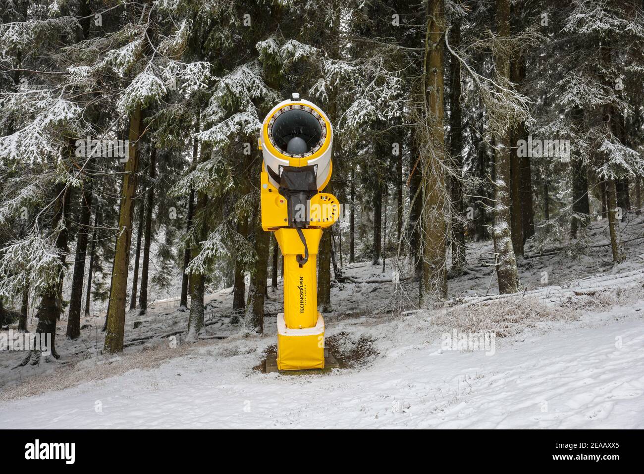 December 7th, 2020, Winterberg, Sauerland, North Rhine-Westphalia, Germany, Snow cannon at the ski carousel, no winter sports in Winterberg during the corona crisis during the second part of the lockdown, ski lifts remain closed in accordance with the new Corona Protection Ordinance in NRW. 00X201207D031CARO Stock Photo