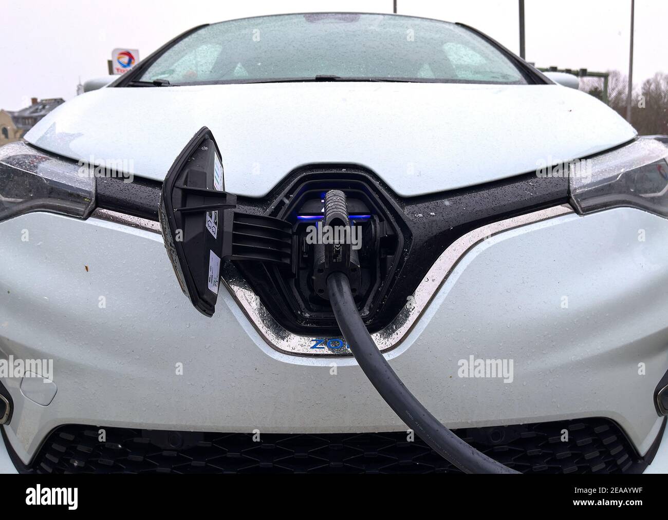 E-car Renault ZOE at a  power station on a Total petrol station in Berlin, Germany, February 5, 2021.  © Peter Schatz / Alamy Stock Photos Stock Photo