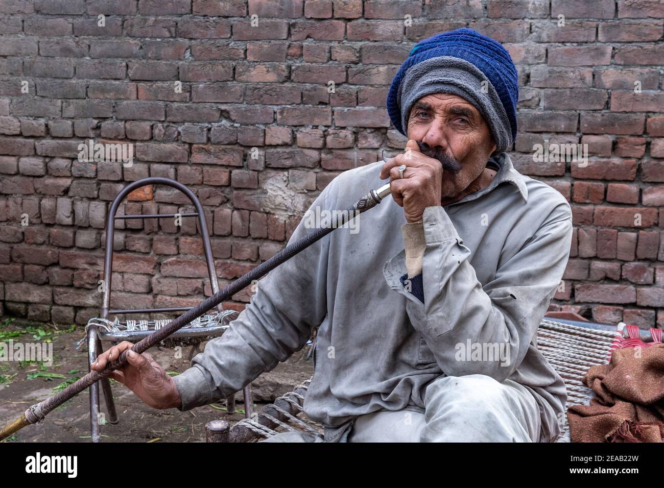 Farmer Smoking Hookah, Rural Life, Punjab, Pakistan Stock Photo - Alamy