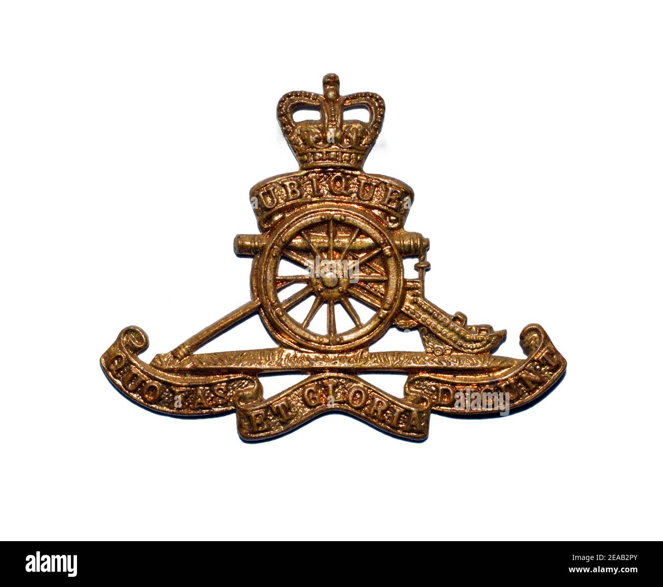 A cap badge of the Royal Artillery c. 1952-current.. Stock Photo