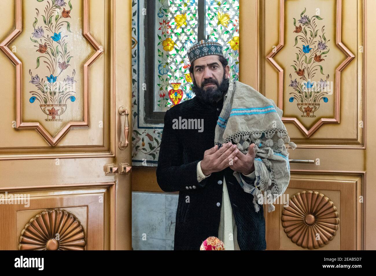 Sufi Shrine of Baba Bulleh Shah, Kasur, Punjab, Pakistan Stock Photo - Alamy, image size:1300x956