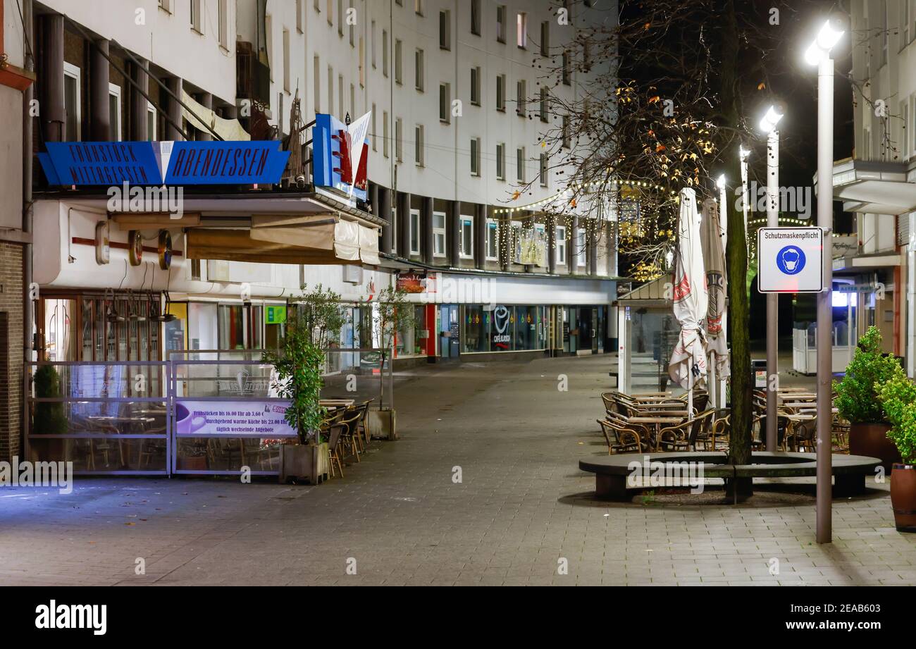 Oberhausen, Ruhr area, North Rhine-Westphalia, Germany - curfew in Oberhausen from 9 p.m. to 5 a.m., no passers-by in downtown Oberhausen during the corona pandemic during the second lockdown on the day before Christmas Eve in the pedestrian zone. Stock Photo