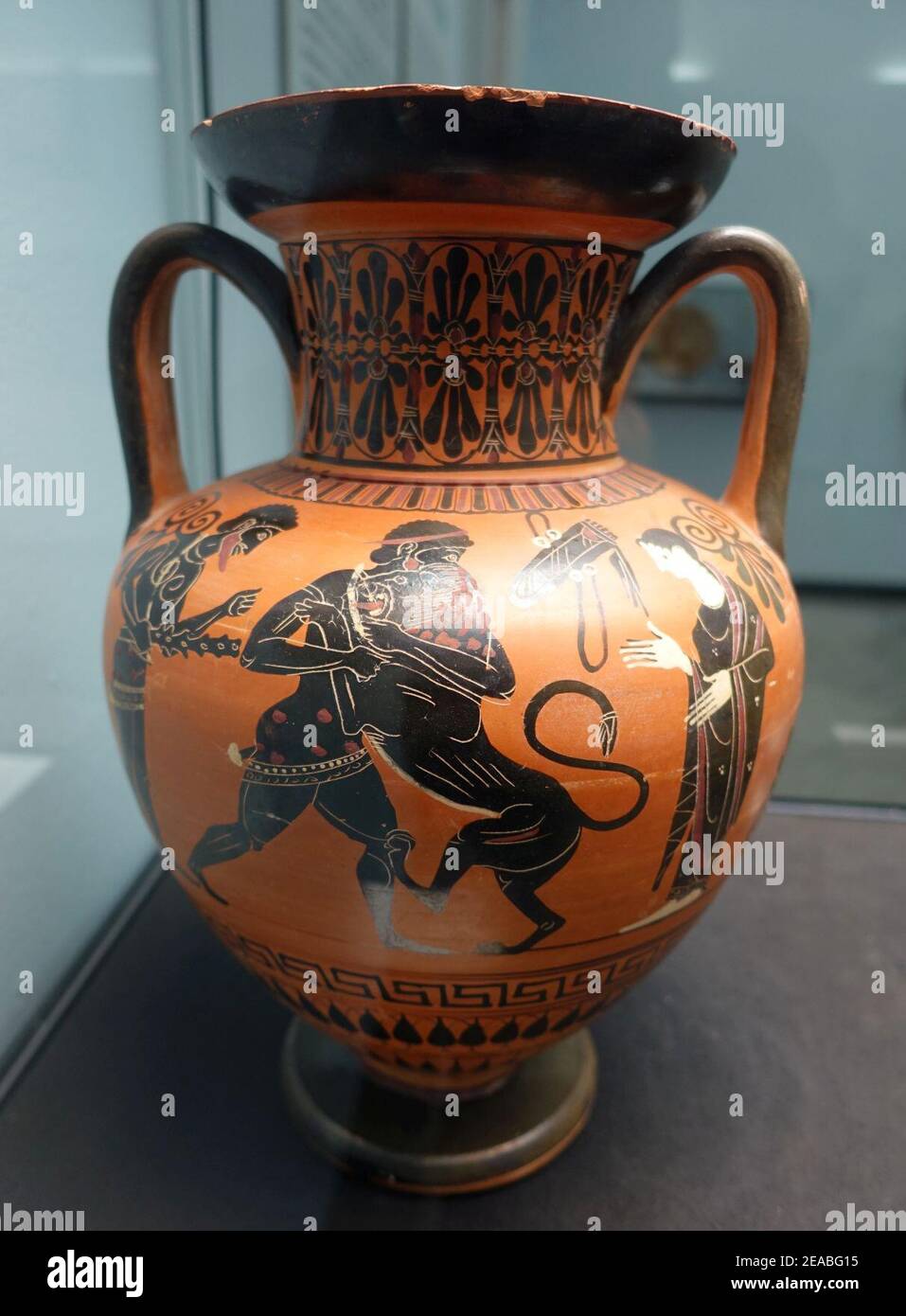 Neck amphora with Herakles fighting the Nemean lion, attributed to Antimenes, Attic, c. 520 BC, L 185 Stock Photo