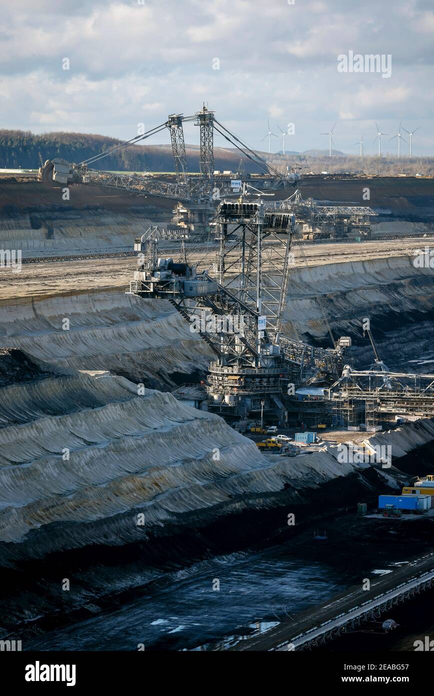 Inden, North Rhine-Westphalia, Germany - RWE lignite excavator in the lignite opencast mine Inden, the funding is used exclusively to supply the Weisweiler power plant, the lignite opencast mine Inden belongs to the Rhenish lignite mining district, as well as the opencast mine Garzweiler and the opencast mine Hambach. Stock Photo