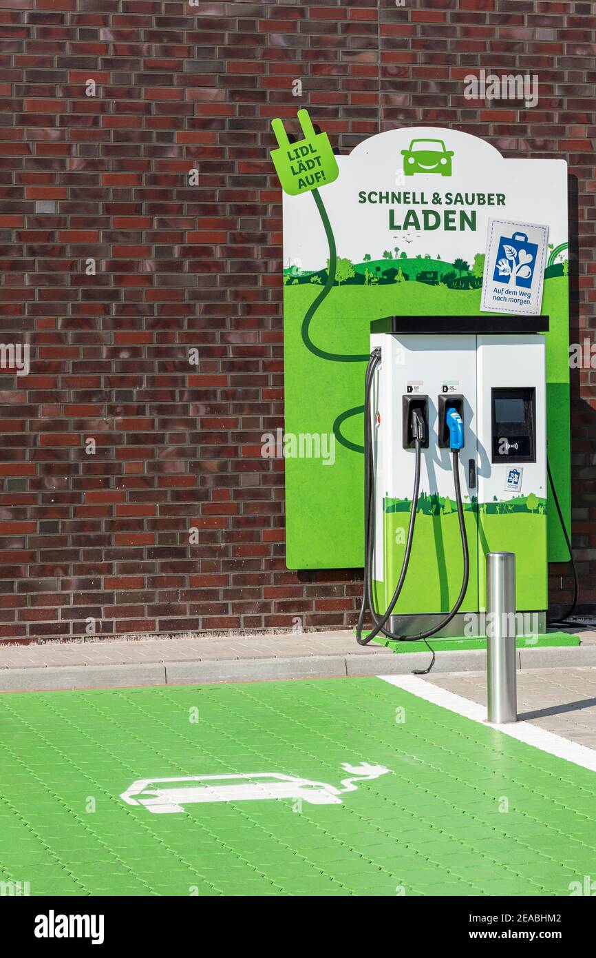 Charging station for electric vehicles, free charging for customers