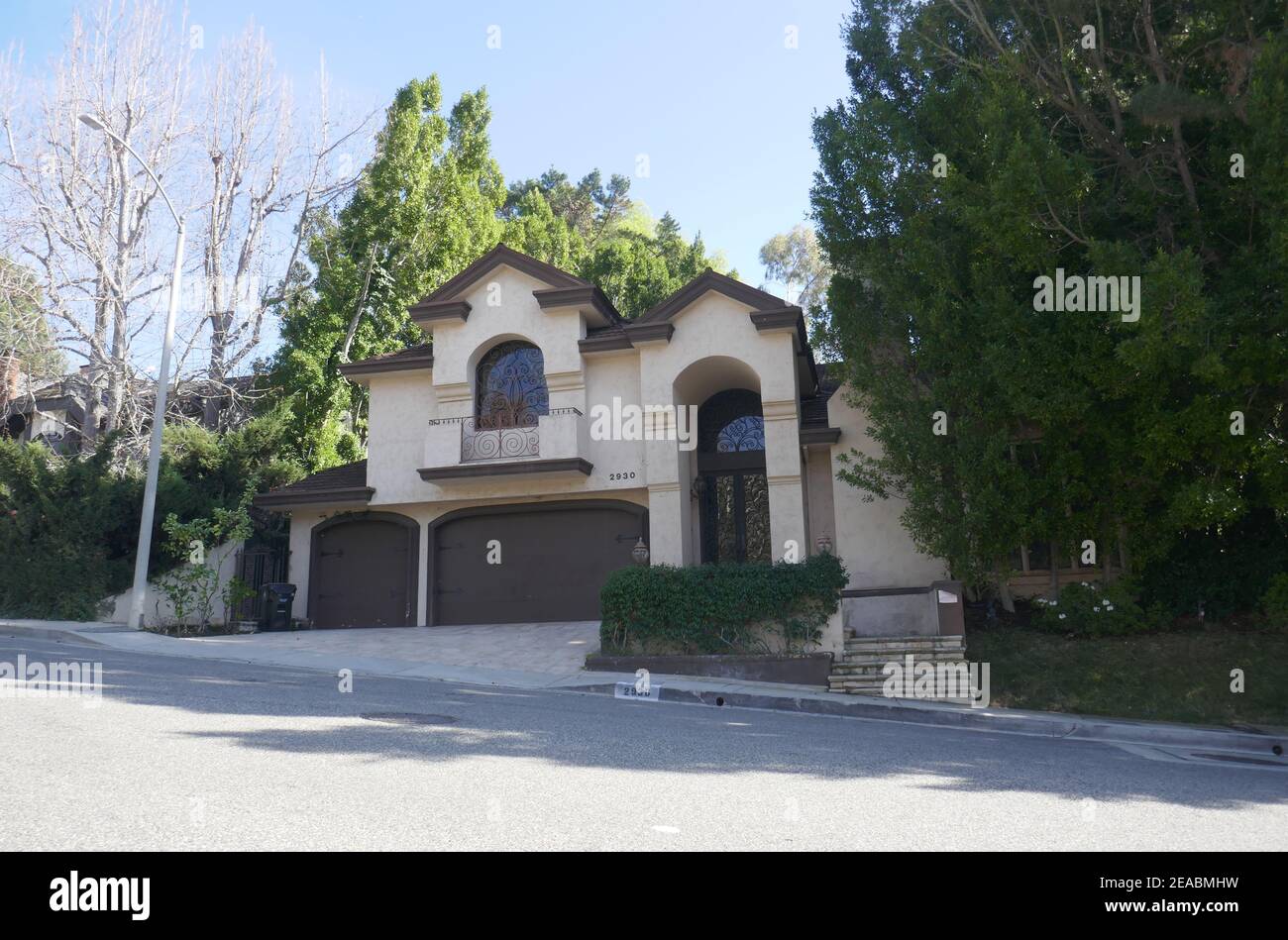 Beverly Hills, California, USA 8th February 2021 A general view of atmosphere of former home of actor Tom Poston at 2930 Deep Canyon Drive on February 8, 2021 in Beverly Hills, California, USA. Photo by Barry King/Alamy Stock Photo Stock Photo