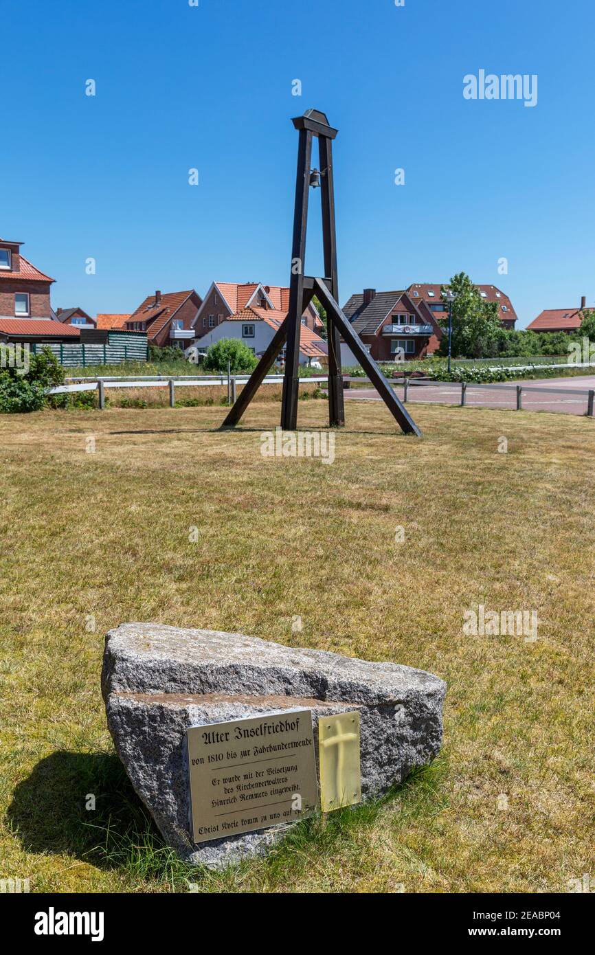 Memorial stone with the inscription Alter Inselfriedhof from 1810 to the turn of the century, island bell, next to the old island church, Westdorf, East Frisian island Baltrum, Lower Saxony, Stock Photo