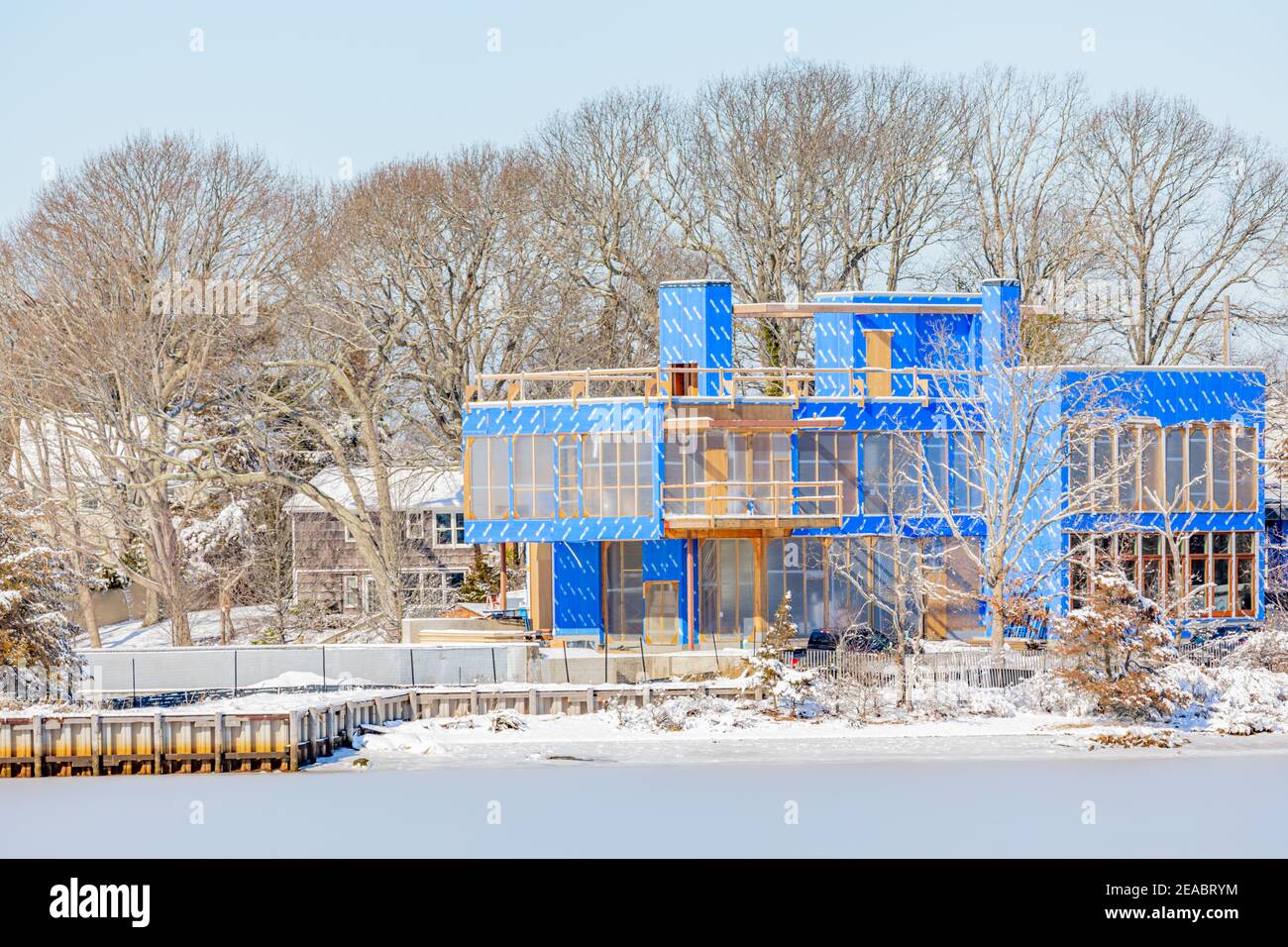 contemporary home being built in the redwood area of Sag Harbor, NY Stock Photo