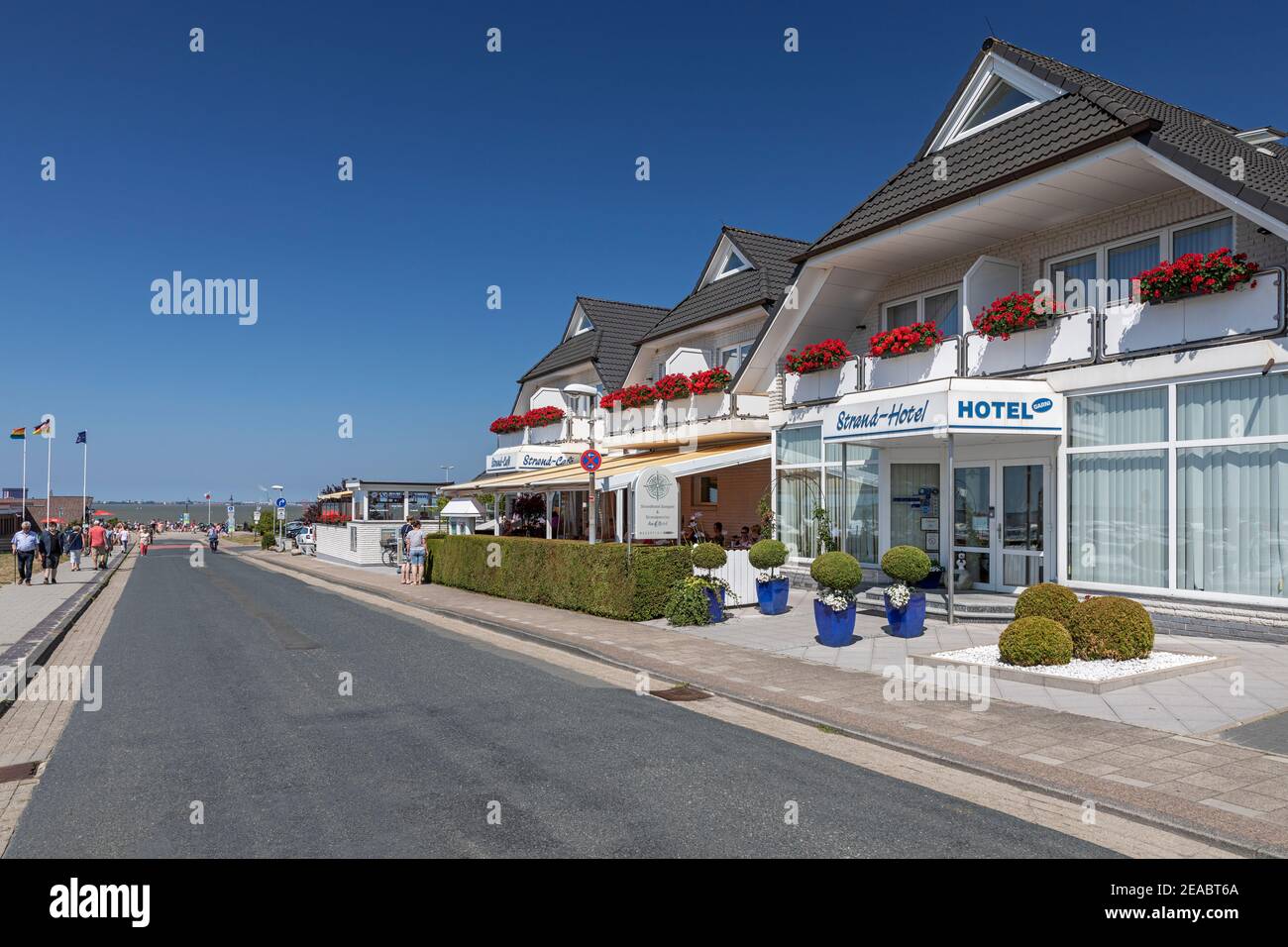 Road to the beach, right beach hotel, Dangast, district of the town of Varel, in the district of Friesland, Lower Saxony, Stock Photo