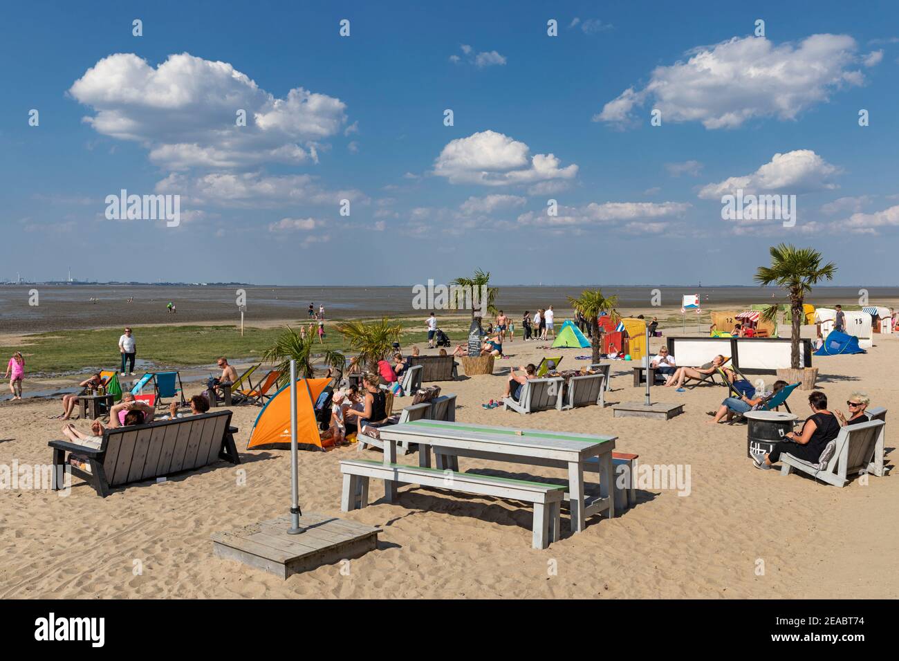 Beach bar, beach club sundeck, bathing beach, low tide, Dangast, district of the town of Varel, in the district of Friesland, Lower Saxony, Stock Photo