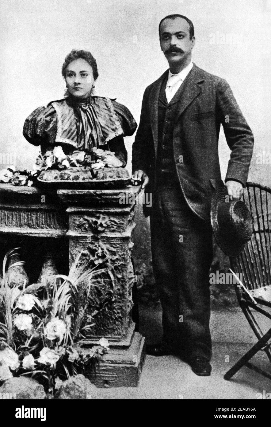 1897 , ITALY : The italian writer  ITALO SVEVO ( born Ettore Schmitz - 1861 - 1928 ) with his wife - LETTERATURA - LITERATURE - SCRITTORE - LETTERATO - marito e moglie - portrait - ritratto - baffi - moustache - cappello - hat - paglietta - collar - colletto  ----  Archivio GBB Stock Photo