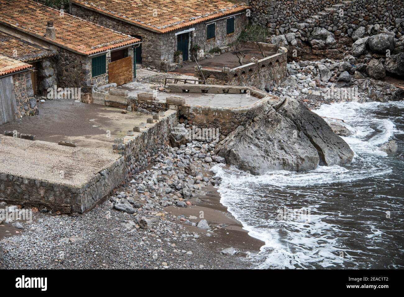 Fisherman's house on stone coast, Mallorca Stock Photo Alamy