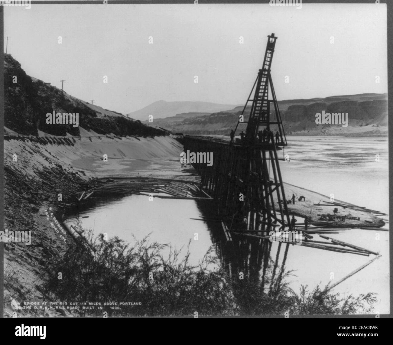 New bridge at the big cut, 114 miles above Portland on the O.R. & N. Railroad - built 1900 Stock Photo