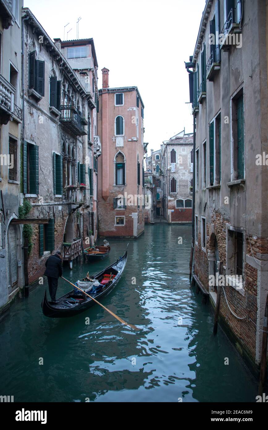Row his gondola hi-res stock photography and images - Alamy