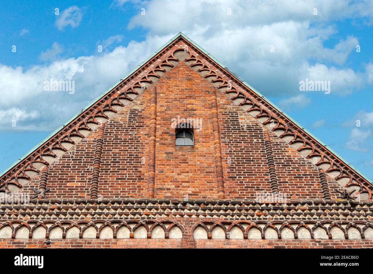 Germany, SH Schleswig-Holstein, Ratzeburg, Ratzeburg Cathedral, built in the 12th century, southern transept gable. The cathedral is one of the oldest church buildings in Schleswig-Holstein. Ratzeburg is located in the Lauenburg Lakes Nature Park. Stock Photo