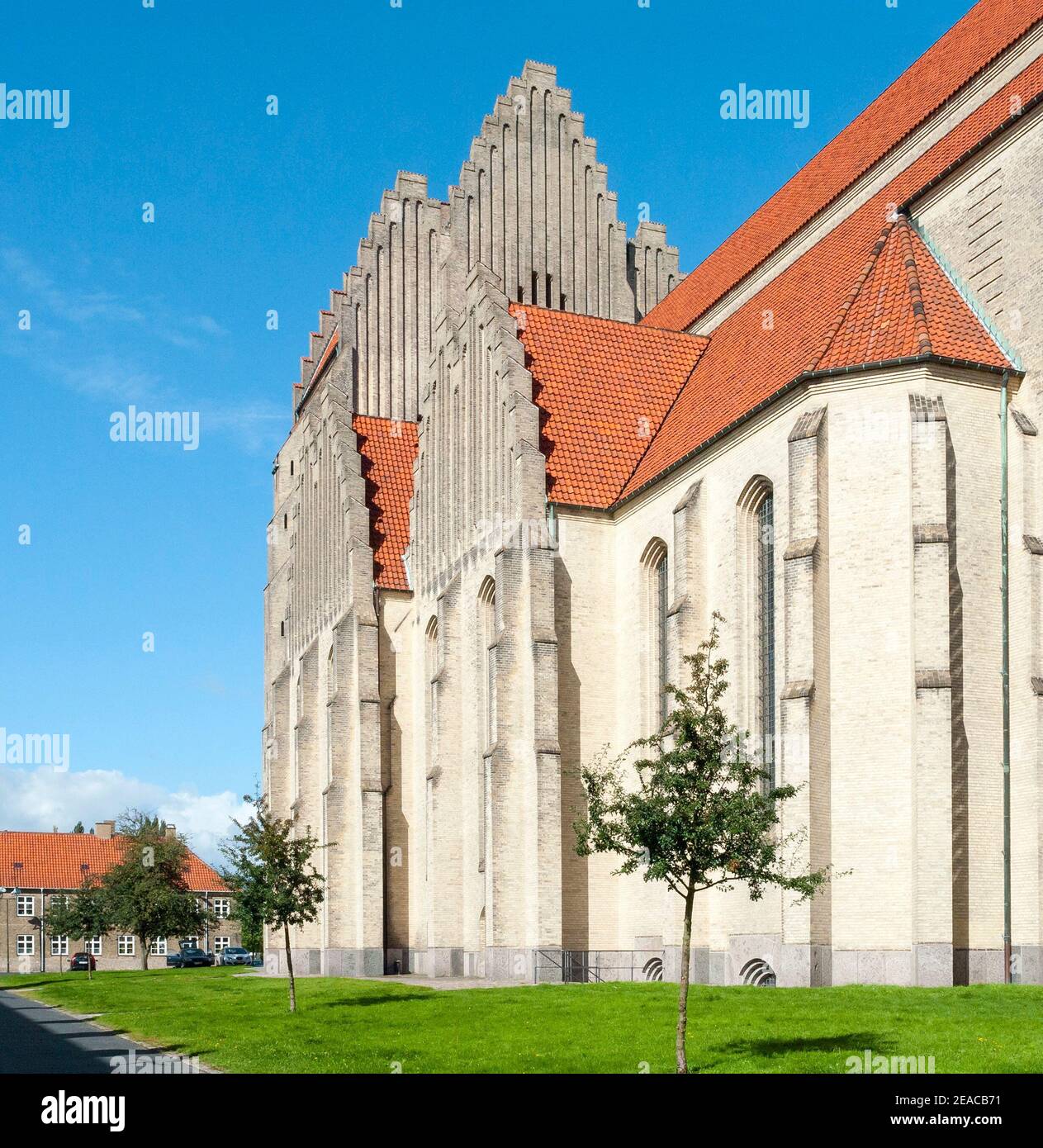 Denmark, Zealand island = Sjaelland, Copenhagen, Grundtvigskirche, exterior from the southeast, in the Copenhagen district of Bispebjerg. Three-aisled hall church with space for 1, 800 people, architects Peder Jensen-Klint und Sohn, expressionism with neo-Gothic style elements, built 1921-1940. Stock Photo