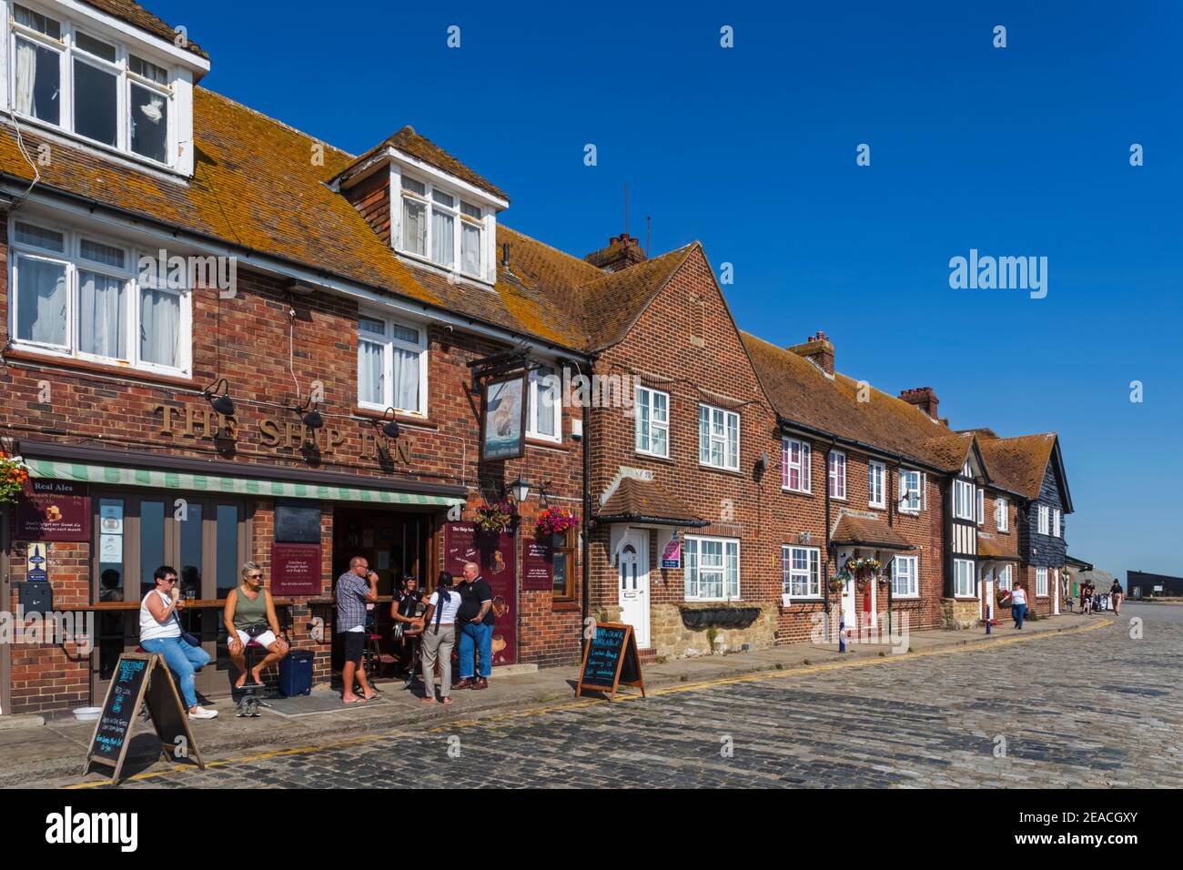 England, Kent, Folkestone, The Mariner Harbourside Pub Stock Photo