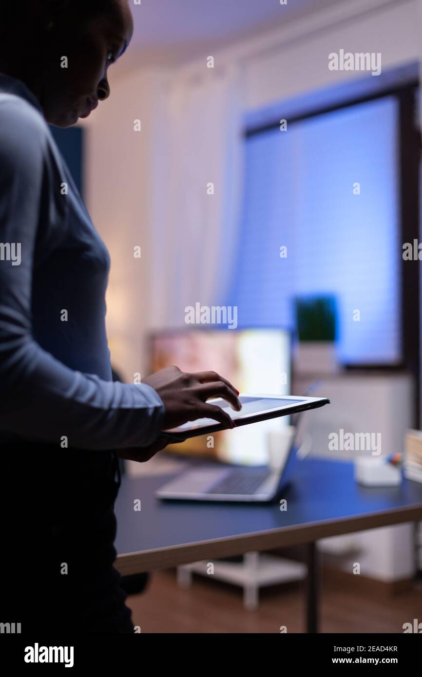 Dark skinned hands typing hi-res stock photography and images - Alamy