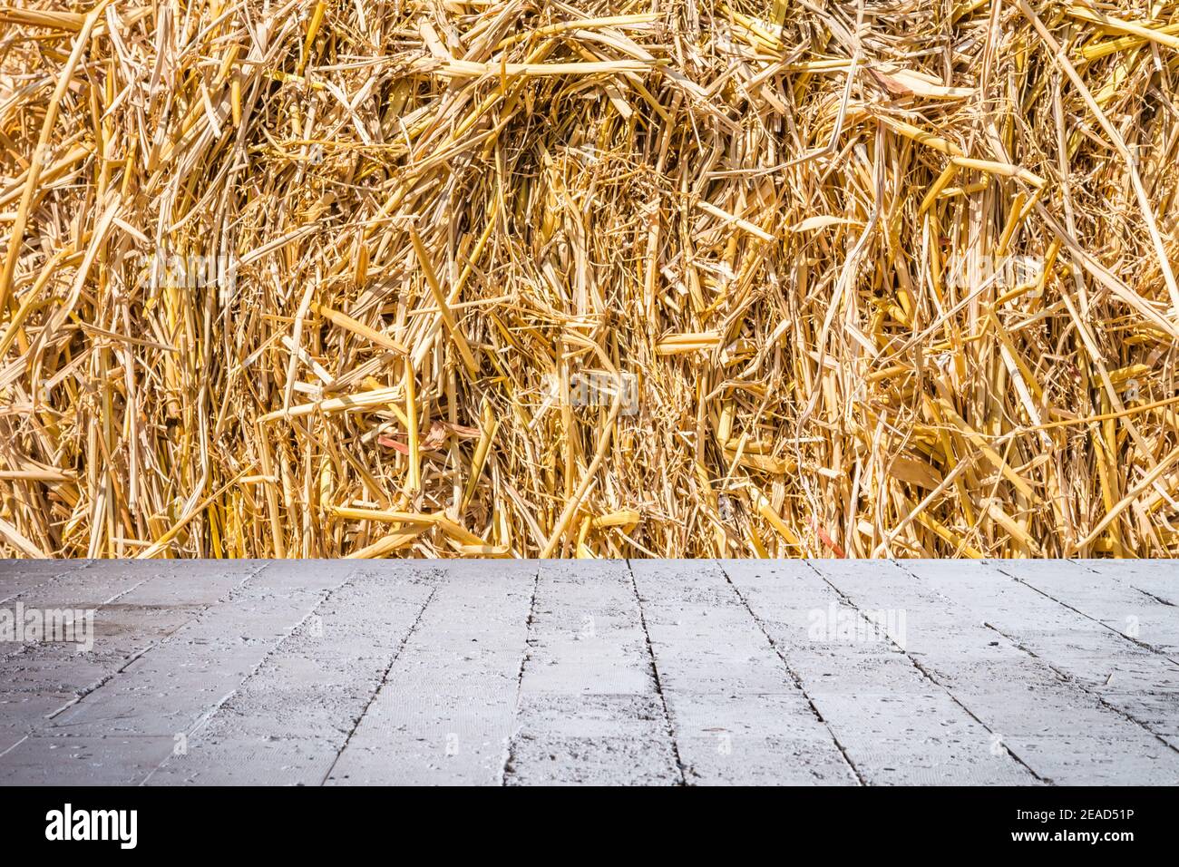 Dry straw background hi-res stock photography and images - Alamy
