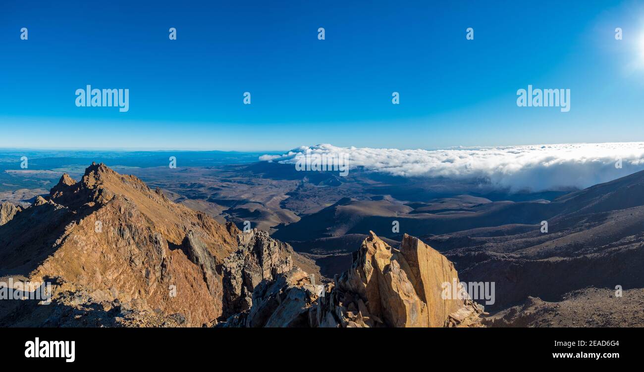 The view from mount ruapehu looking across to mount ngauruhoe mt doom in light cloud Stock Photo