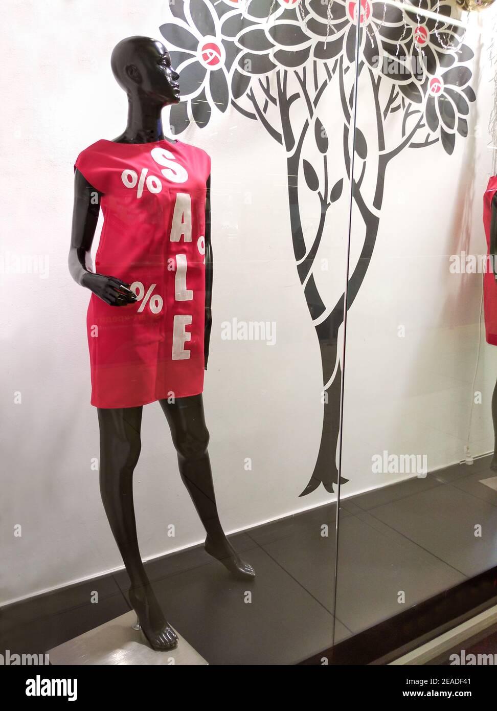 Women's Clothing Store Mannequins Dressed Stylish Clothes Shop Window Red  Stock Photo by ©fototota 365349674