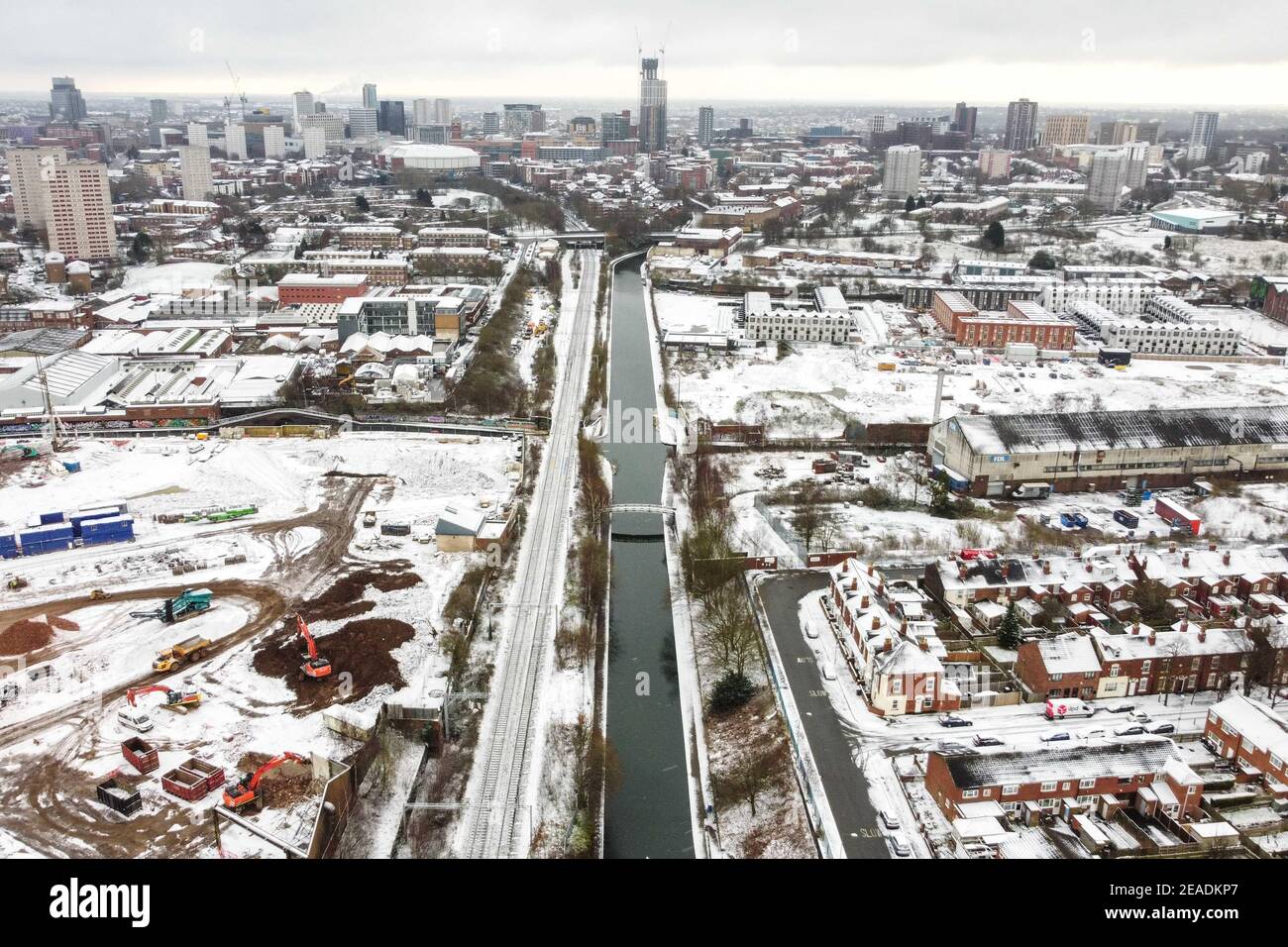 Birmingham, West Midlands, UK. 9th Feb, 2021. One of Birmingham's many canals leads into the city centre after a night of snowfall from Storm Darcy continues to blast the country. Pic by Credit: Sam Holiday/Alamy Live News Stock Photo