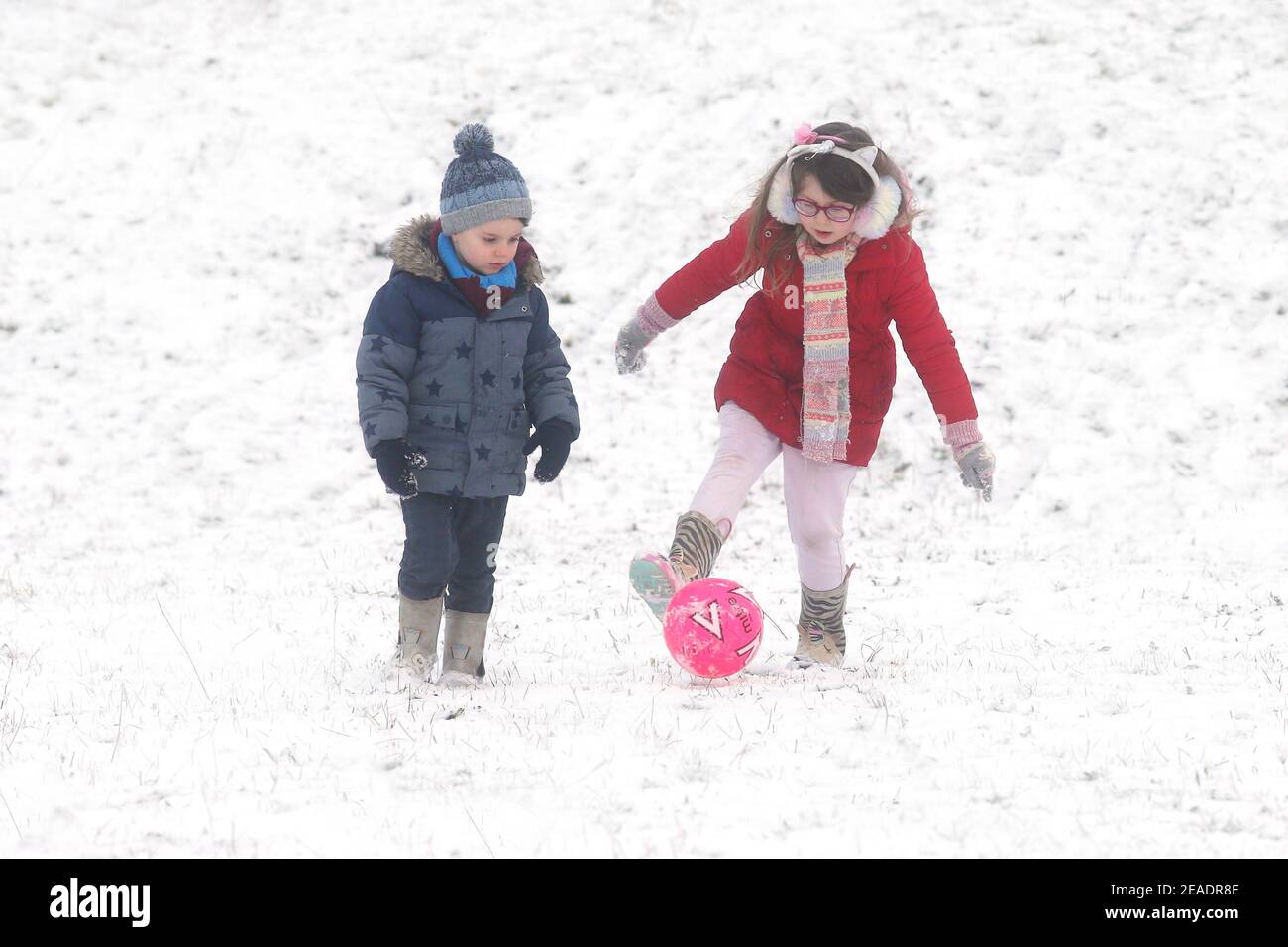 Haverhill, Suffolk, UK. 9th February 2021. Elizabeth Mitchell with children Ivy 5 and Albert 3 have fun playing football after the heavy snowfall. Stock Photo