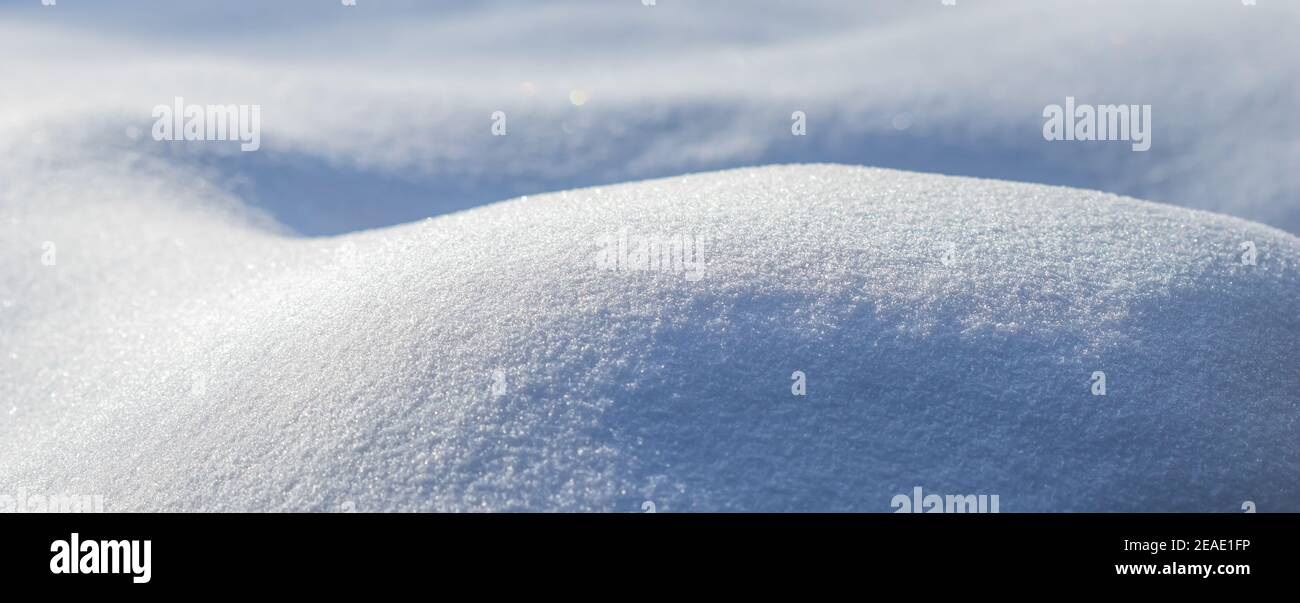 Drifts of fresh snow sparkling in the sun on a frosty day. Nature ...