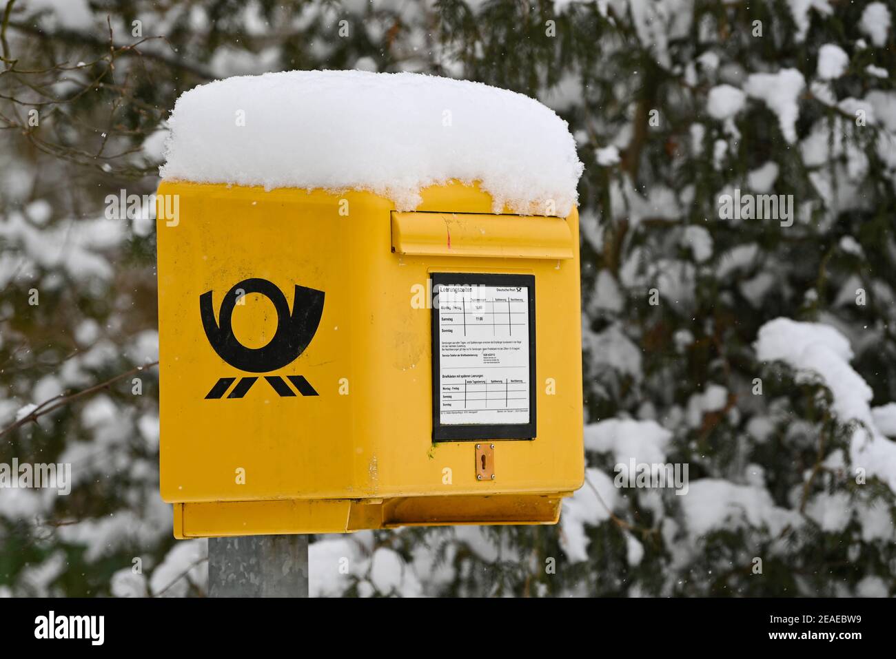 Eberswalde, Germany. 09th Feb, 2021. A Deutsche Post AG mailbox is covered with snow. Credit: Patrick Pleul/dpa-Zentralbild/ZB/dpa/Alamy Live News Credit: dpa picture alliance/Alamy Live News Stock Photo