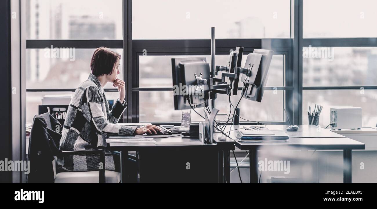 Business woman office worker hi-res stock photography and images - Alamy