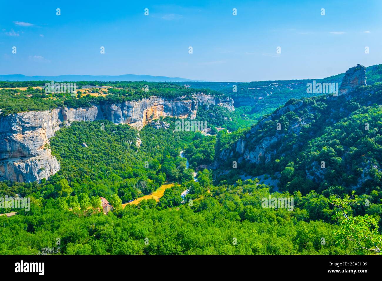 Buoux france hi-res stock photography and images - Alamy